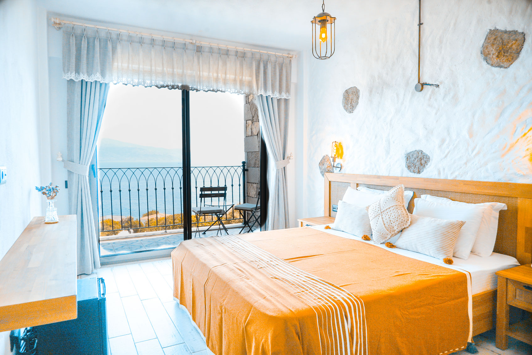 Deluxe Deniz Manzaralı Balkonlu Oda