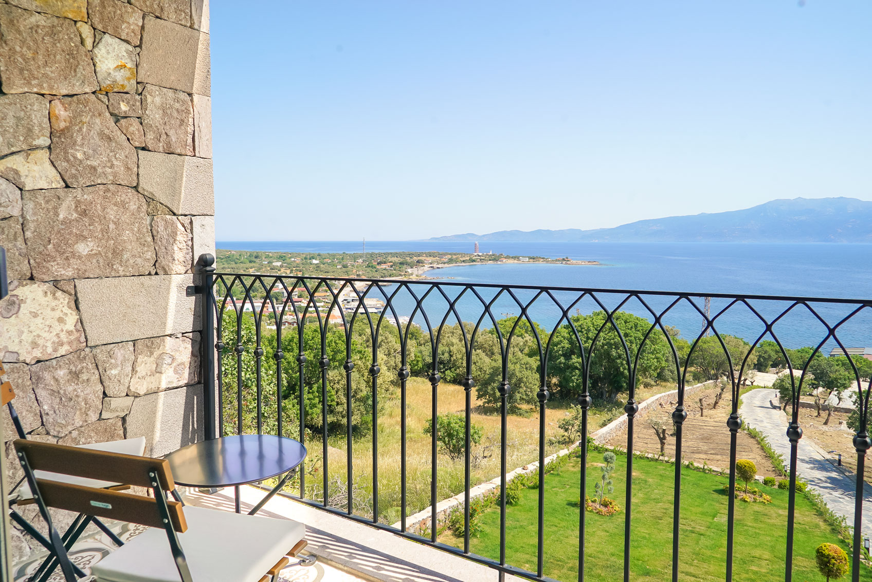 Deluxe Deniz Manzaralı Balkonlu Oda