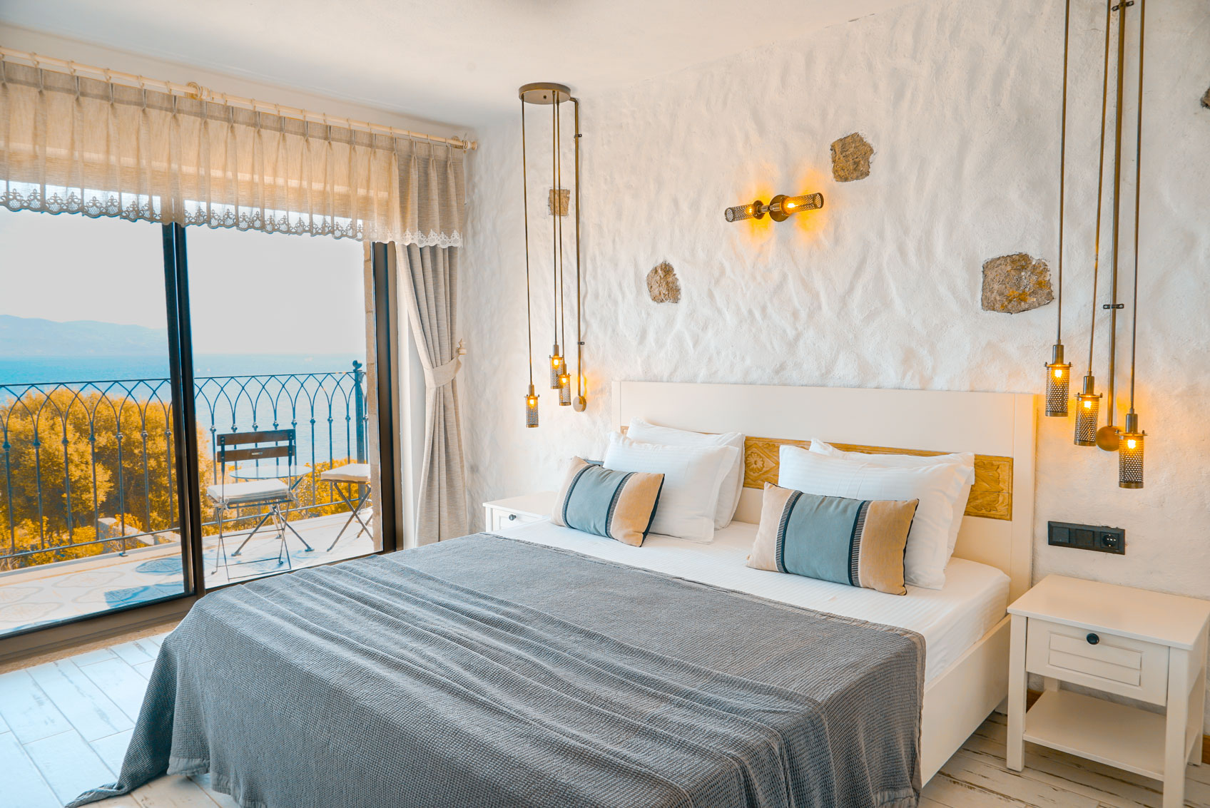 Deluxe Deniz Manzaralı Balkonlu Oda