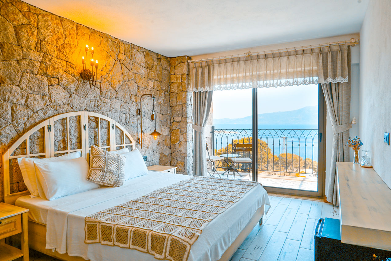 Deluxe Deniz Manzaralı Balkonlu Oda